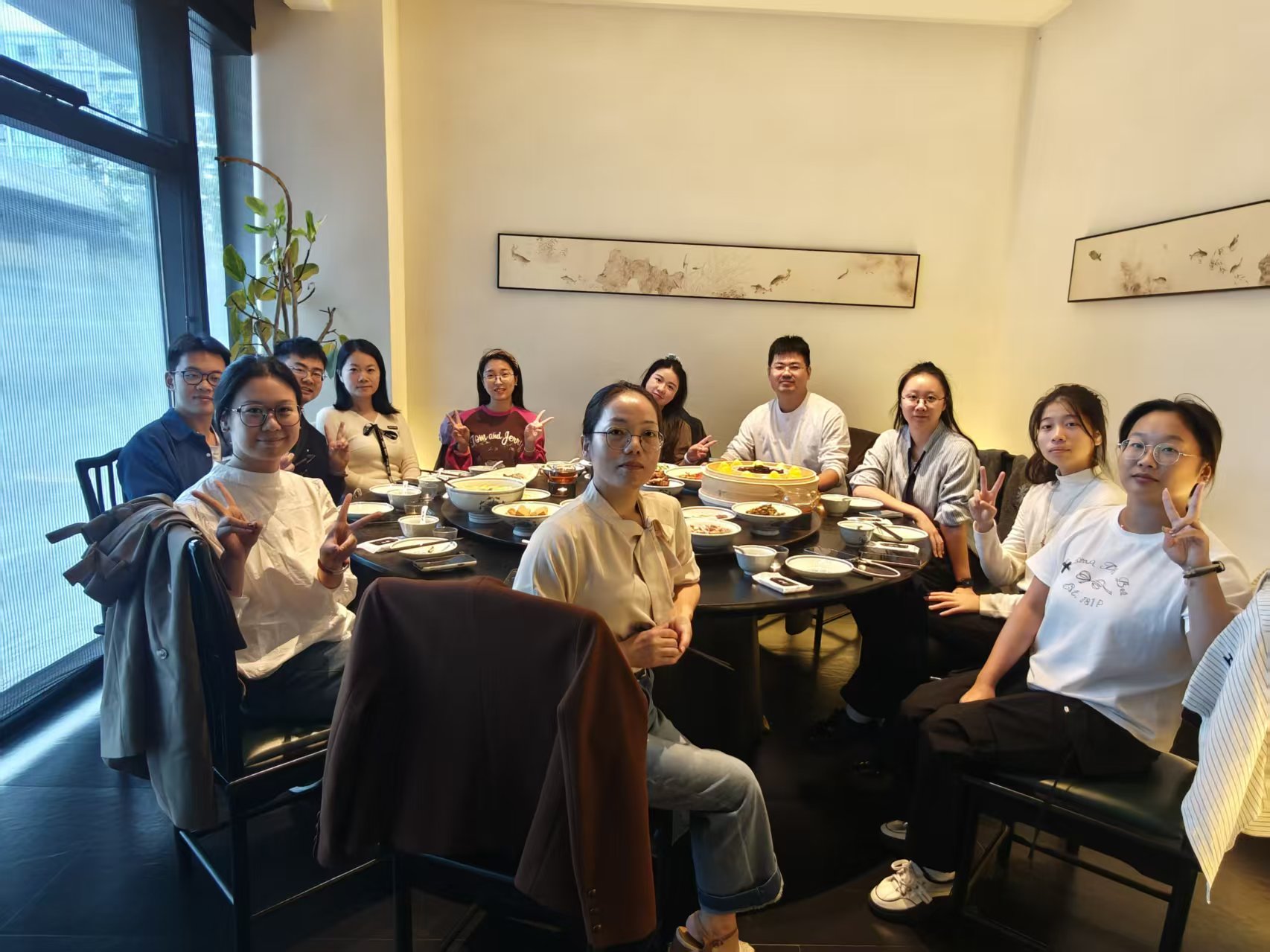 Koncentrera dig och bestiga toppen, skratta och prata om vänskap - företagets North Peak teambuilding-aktivitet har kommit till ett framgångsrikt slut